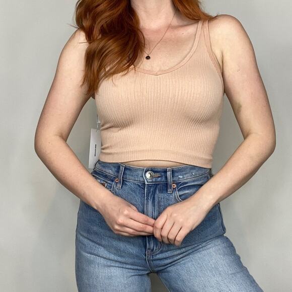 Urban Outfitters NWT Neutral Tan Size Medium Ribbed V Neck Cropped Tank Top - Picture 1 of 9